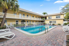 Walk to Beach/Beautiful and Comfy/Relaxing Patio/Parking